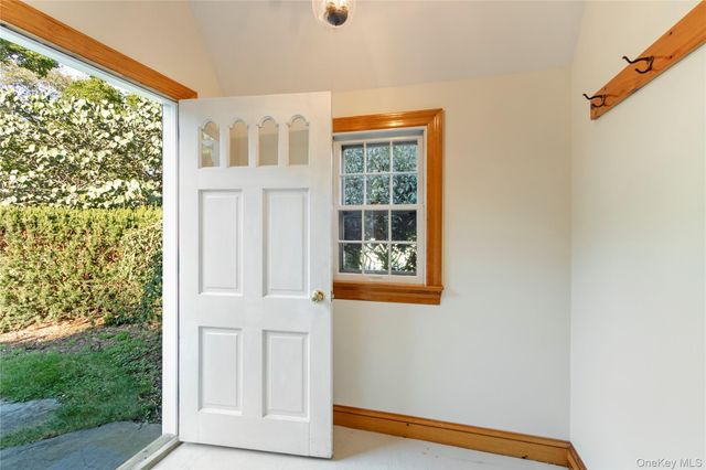 953 Ripley Lane, Oyster Bay, NY 11771