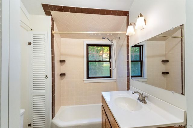 953 Ripley Lane, Oyster Bay, NY 11771