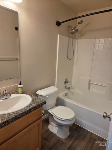 106 E Murtaugh Lake Dr, Middleton, ID 83644