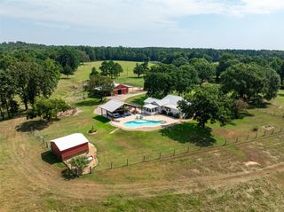 5624 E Fm 323, Palestine, TX 75801