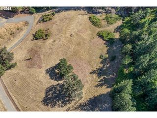 333 KARENZA Ln, Roseburg, OR 97471