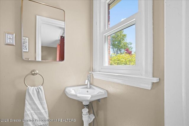 1213 Jenne Street, Grand Ledge, MI 48837