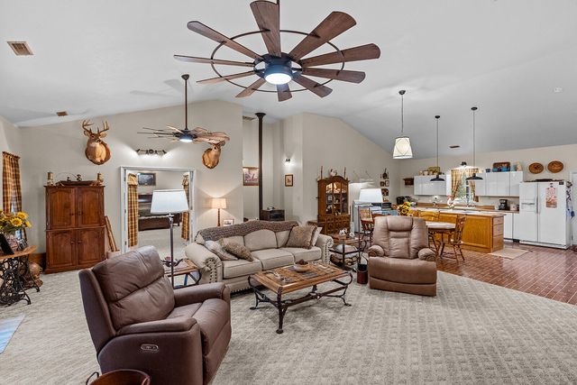 3164 S 124th Road, Flemington, MO 65650