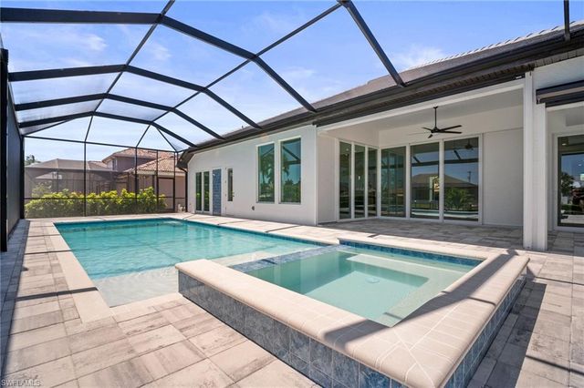 2304 SW 38th TER, Cape Coral, FL 33914