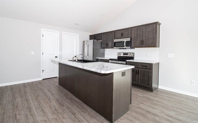 810 Knights Crossing, Kendallville, IN 46755