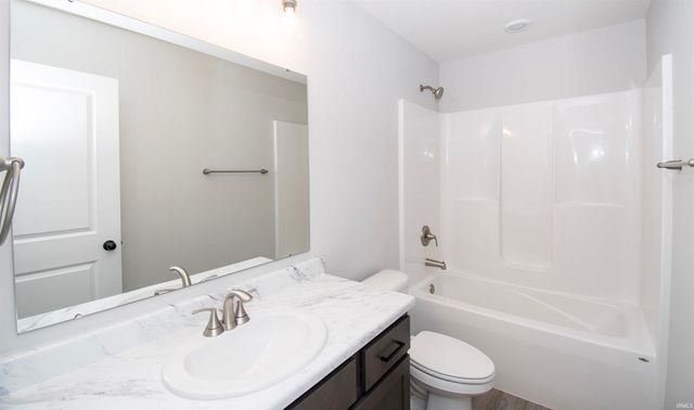 810 Knights Crossing, Kendallville, IN 46755