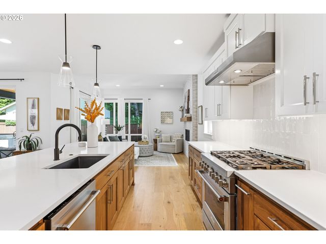 8907 Sw HARMON Ln, Portland, OR 97225