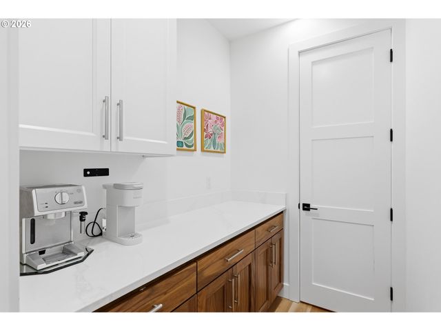 8907 Sw HARMON Ln, Portland, OR 97225