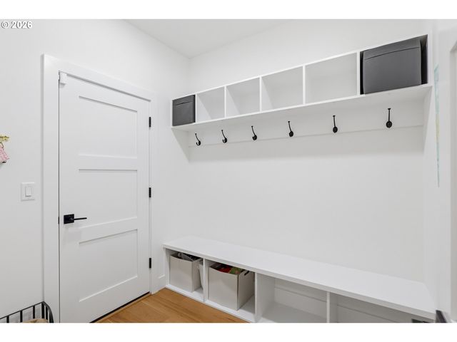 8907 Sw HARMON Ln, Portland, OR 97225