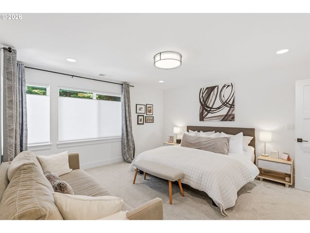 8907 Sw HARMON Ln, Portland, OR 97225