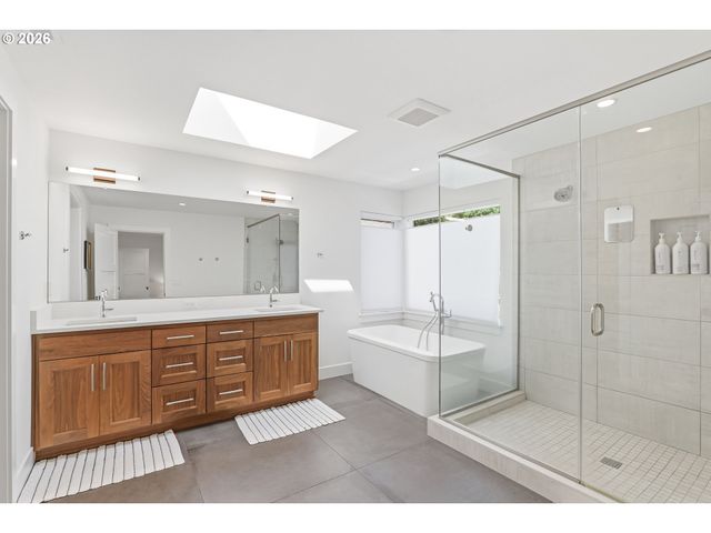 8907 Sw HARMON Ln, Portland, OR 97225