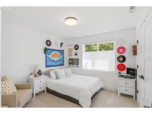 8907 Sw HARMON Ln, Portland, OR 97225