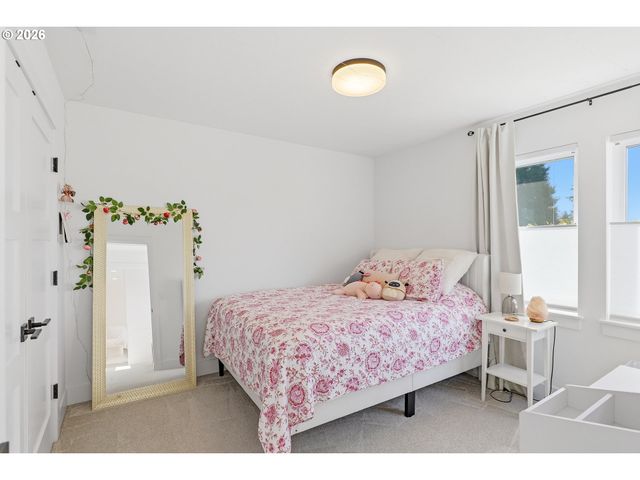 8907 Sw HARMON Ln, Portland, OR 97225