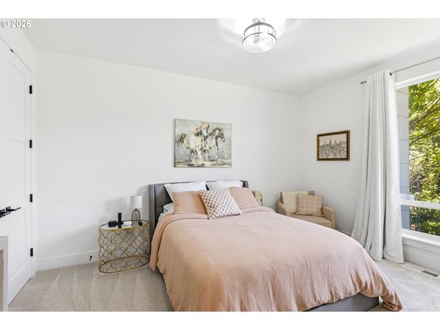 8907 Sw HARMON Ln, Portland, OR 97225