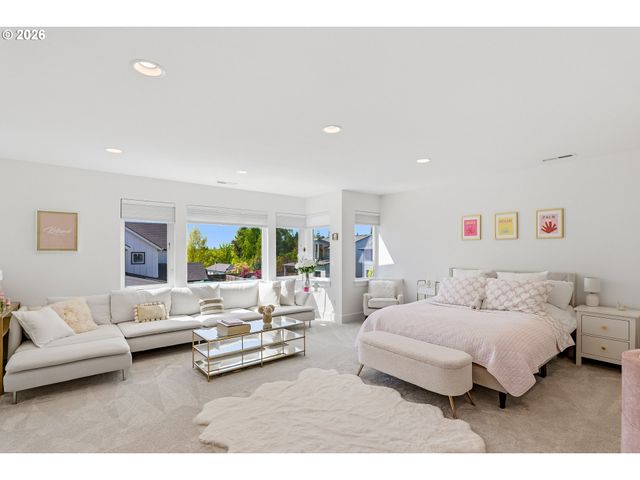 8907 Sw HARMON Ln, Portland, OR 97225