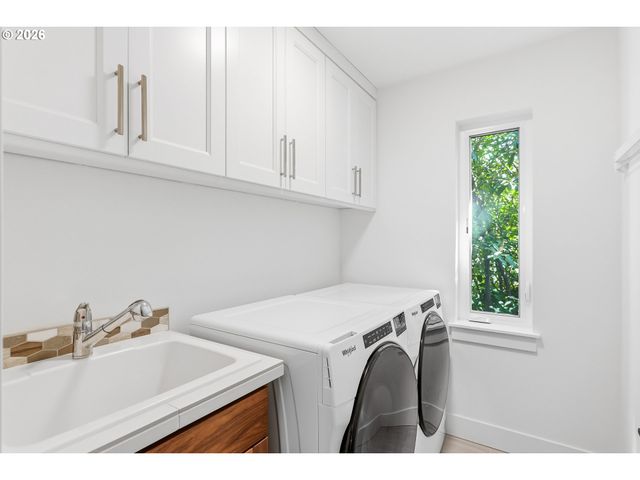 8907 Sw HARMON Ln, Portland, OR 97225