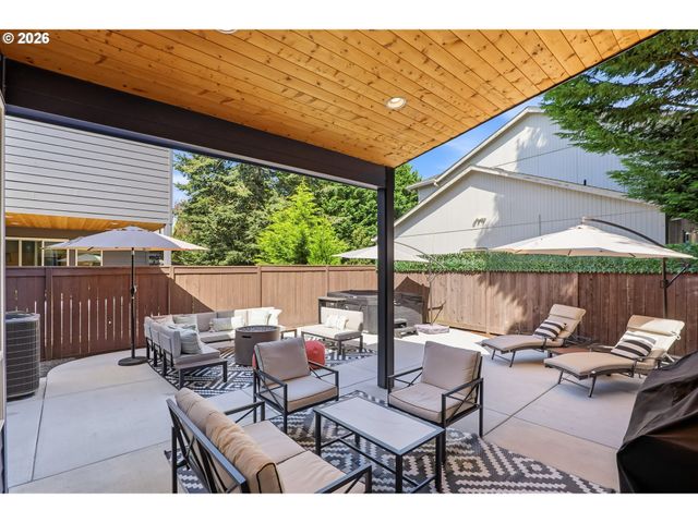 8907 Sw HARMON Ln, Portland, OR 97225