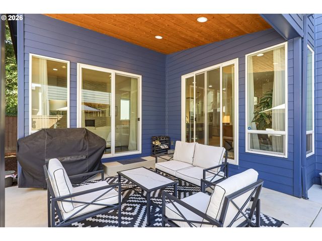 8907 Sw HARMON Ln, Portland, OR 97225