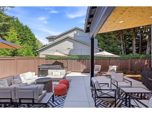 8907 Sw HARMON Ln, Portland, OR 97225