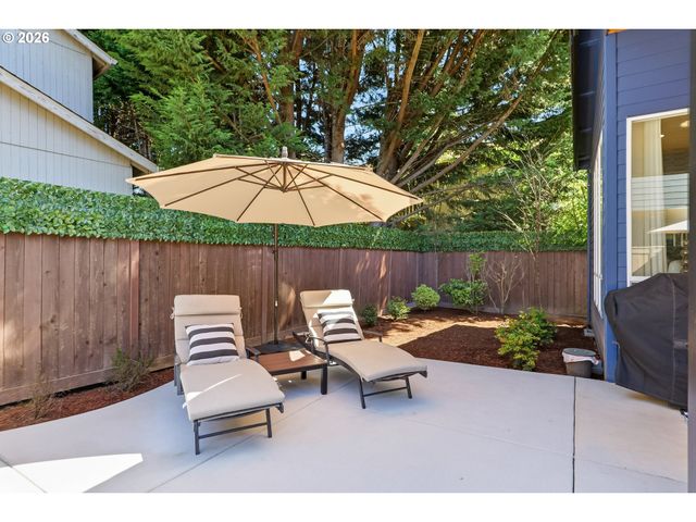 8907 Sw HARMON Ln, Portland, OR 97225