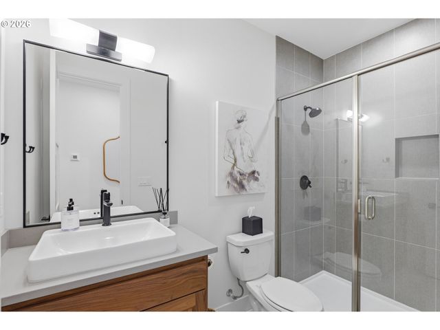 8907 Sw HARMON Ln, Portland, OR 97225