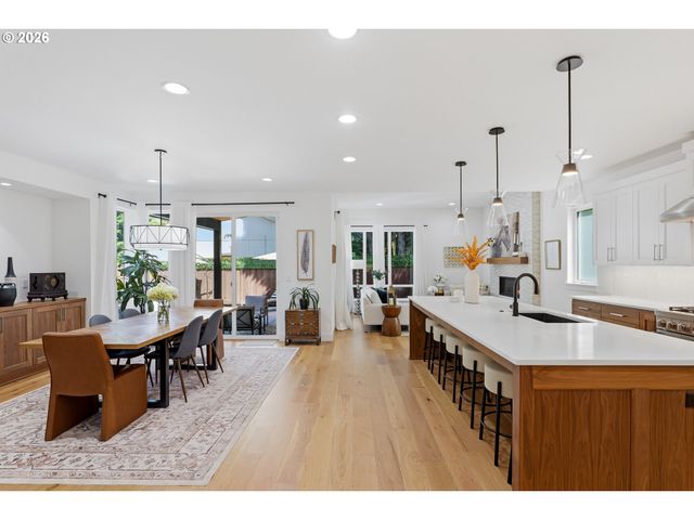 8907 Sw HARMON Ln, Portland, OR 97225