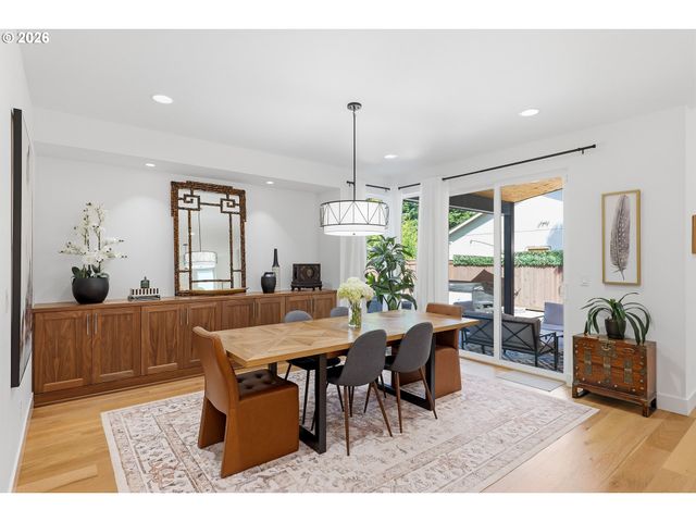 8907 Sw HARMON Ln, Portland, OR 97225