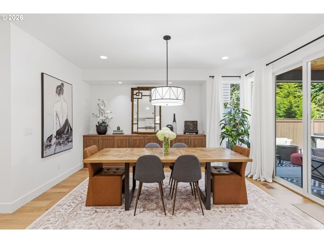 8907 Sw HARMON Ln, Portland, OR 97225