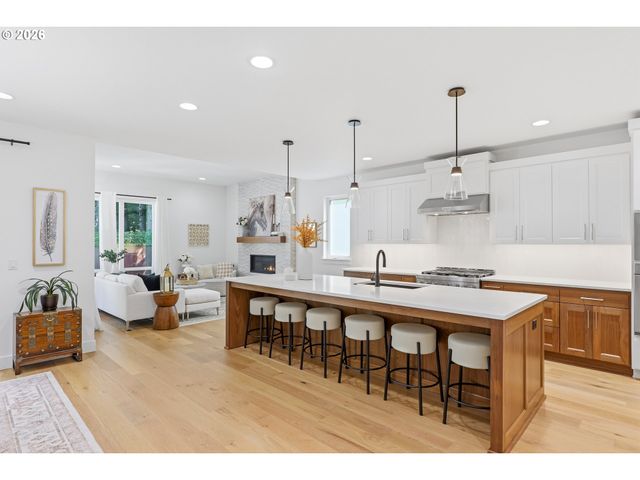 8907 Sw HARMON Ln, Portland, OR 97225