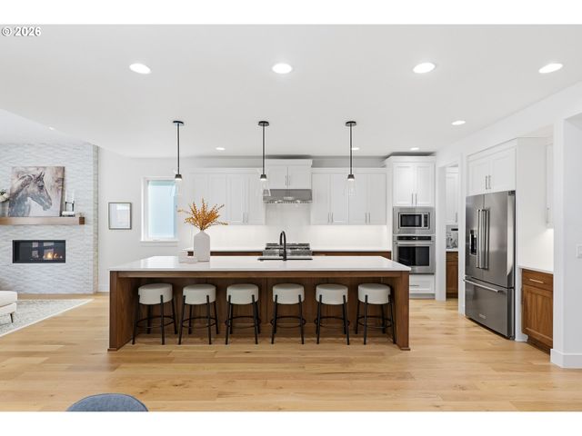 8907 Sw HARMON Ln, Portland, OR 97225