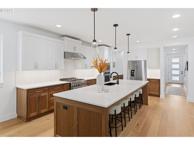 8907 Sw HARMON Ln, Portland, OR 97225