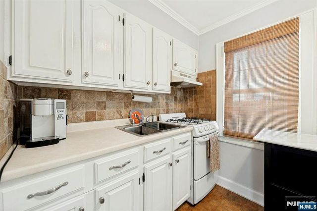 76 Prospect Street, Midland Park, NJ 07432