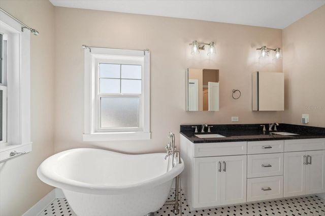 1120 24TH AVENUE N, St Petersburg, FL 33704