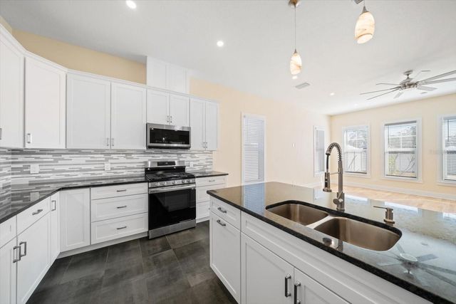 1120 24TH AVENUE N, St Petersburg, FL 33704