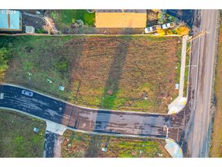 1551 -1593 Barn St, Woodburn, OR 97071