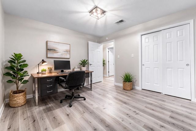 209 Summit Drive, Conroe, TX 77303