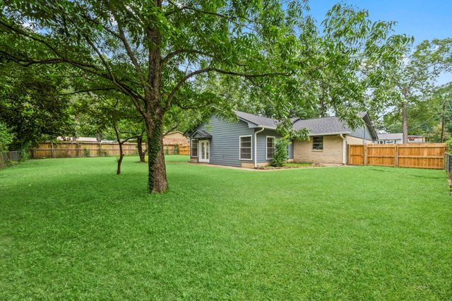 209 Summit Drive, Conroe, TX 77303