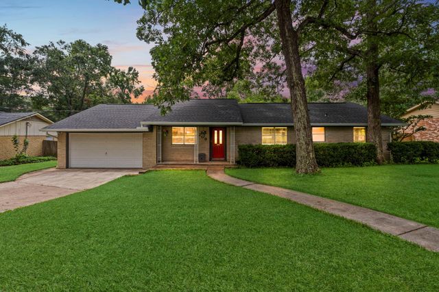 209 Summit Drive, Conroe, TX 77303