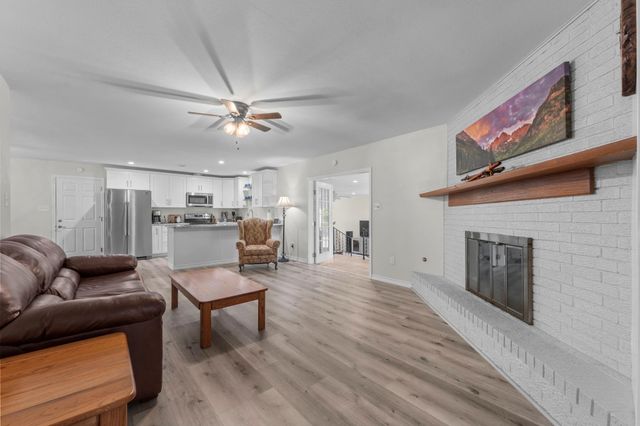 209 Summit Drive, Conroe, TX 77303