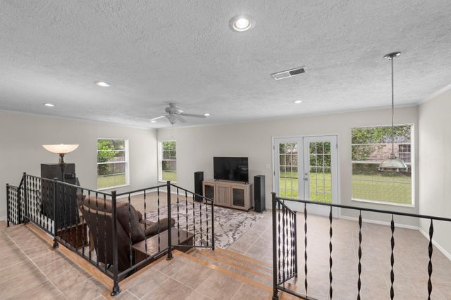 209 Summit Drive, Conroe, TX 77303