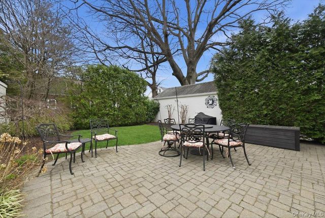 175 Locust Street, Floral Park, NY 11001