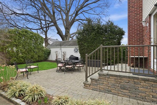 175 Locust Street, Floral Park, NY 11001