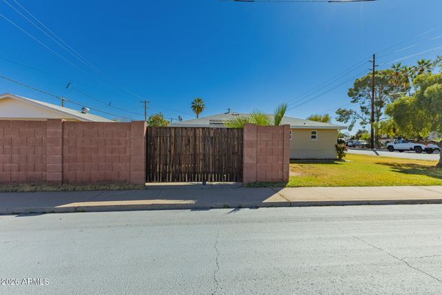 3930 E OAK Street, Phoenix, AZ 85008