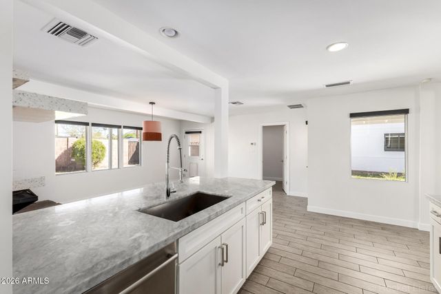 3930 E OAK Street, Phoenix, AZ 85008