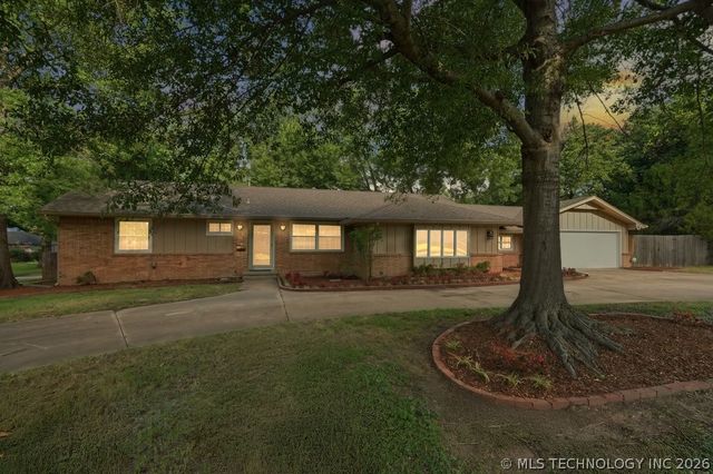 5880 S Quebec Avenue, Tulsa, OK 74135