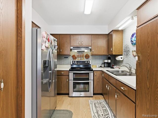 4008 Keewahdin Road, Fort Gratiot, MI 48059