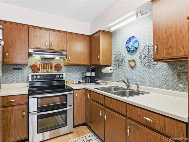 4008 Keewahdin Road, Fort Gratiot, MI 48059