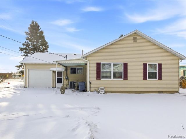 4008 Keewahdin Road, Fort Gratiot, MI 48059