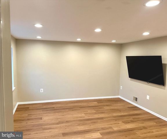 35 QUINCY CT, Sterling, VA 20165