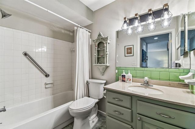 3325 37TH WAY S C, St Petersburg, FL 33711